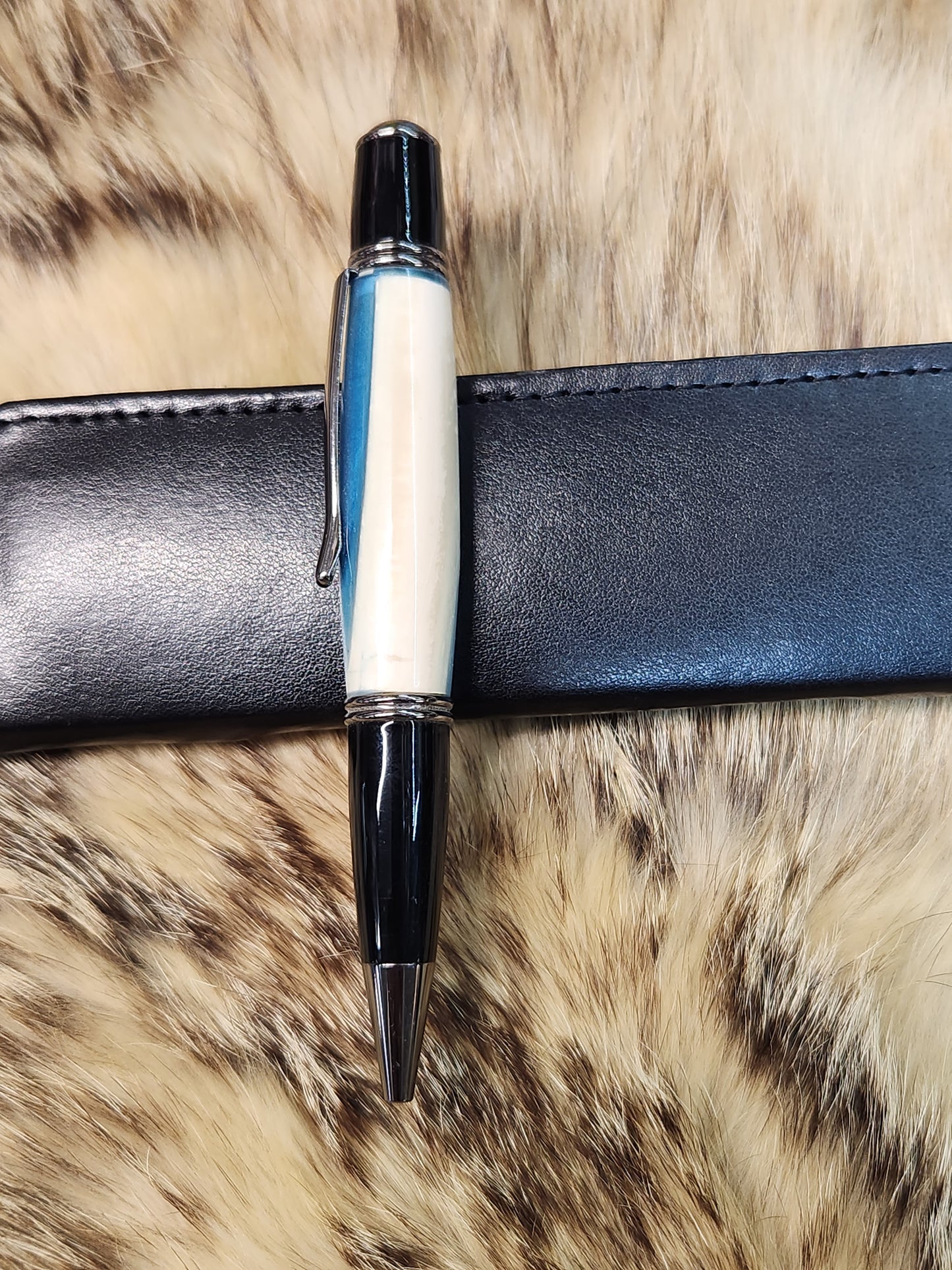 Gatsby style Pen Mammoth ivory in blue resin