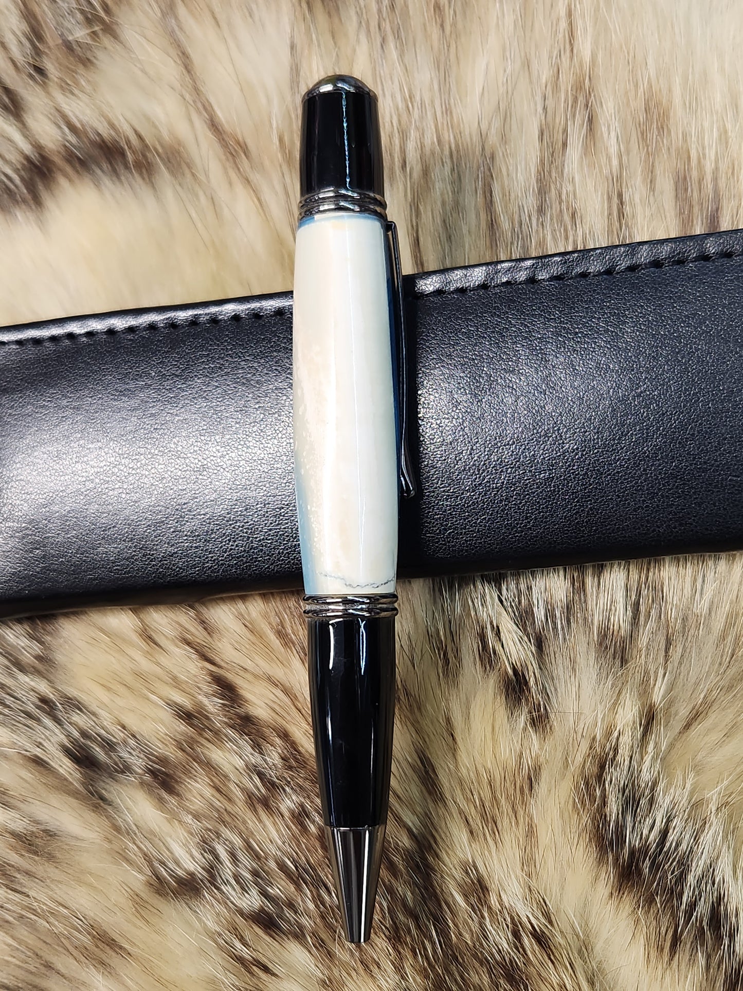 Gatsby style Pen Mammoth ivory in blue resin