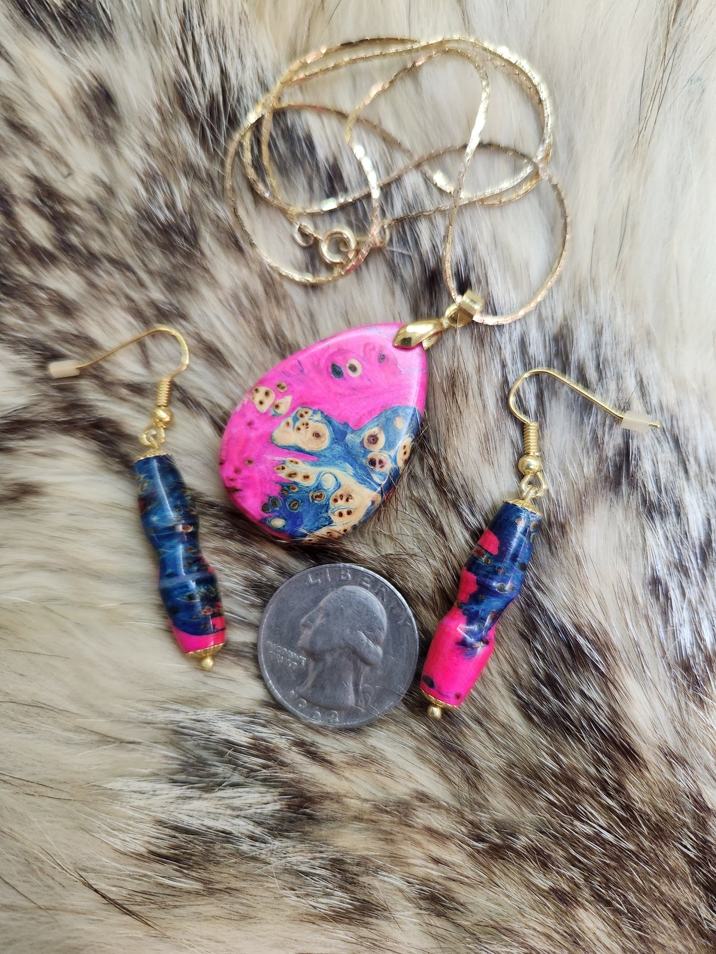 Yellow cedar burl dyed and stabilized neckless and earrings
