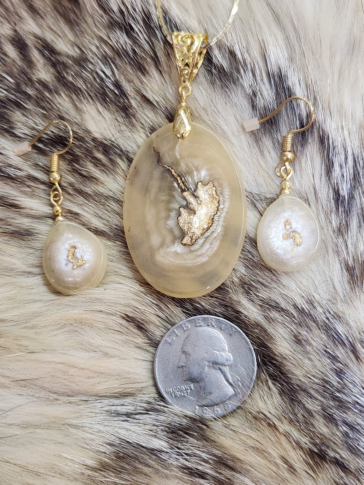Alaskan Muskox horn earrings & neckless gold inlay