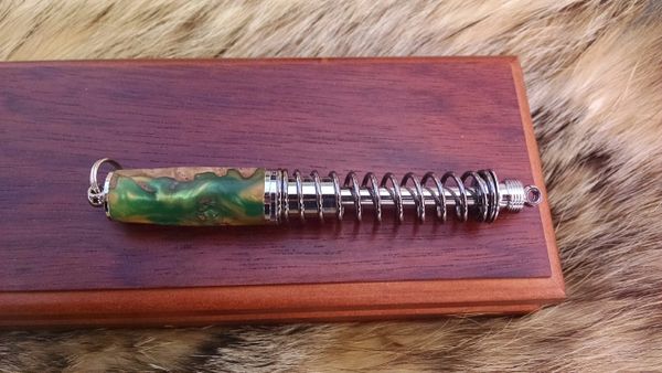 Shock absorber pen in Australian york gum and green resin