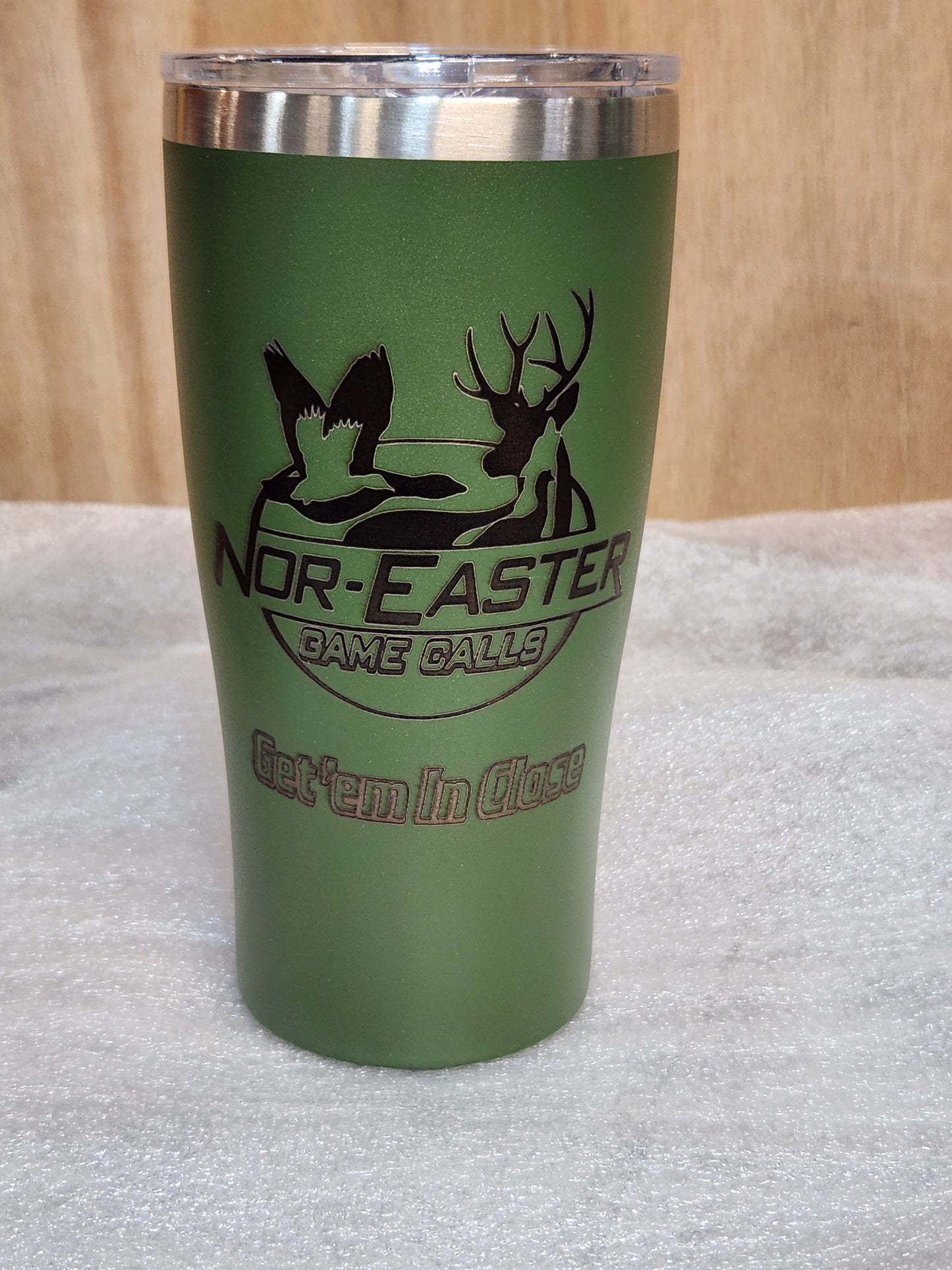 Bow hunting from tree stand 20 oz tumbler